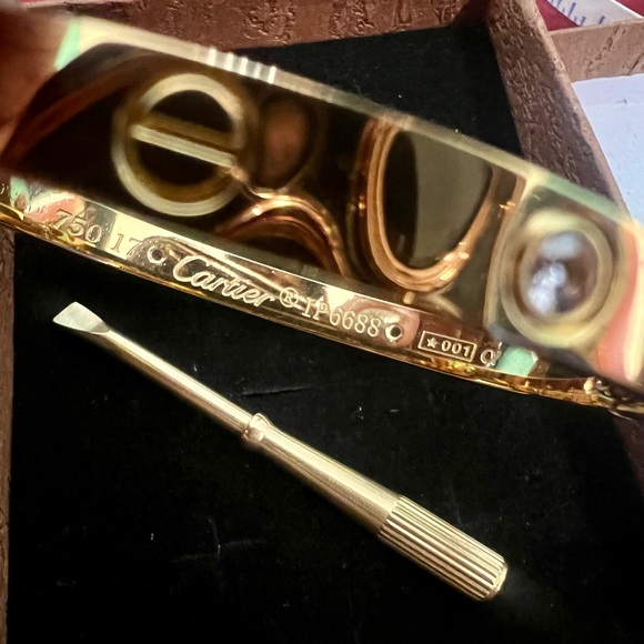 👑✅PRICE FIRM✅ Beautiful 18K yellow gold plated “LOVE bracelet” with CZ diamonds - Picture 7 of 17